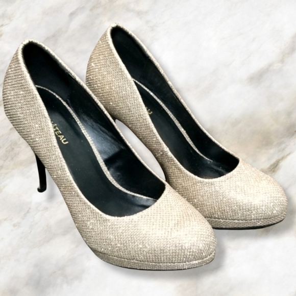 Le Chateau Pumps Size 8 US  38 EU Gold Sparkle Platform - Picture 1 of 7